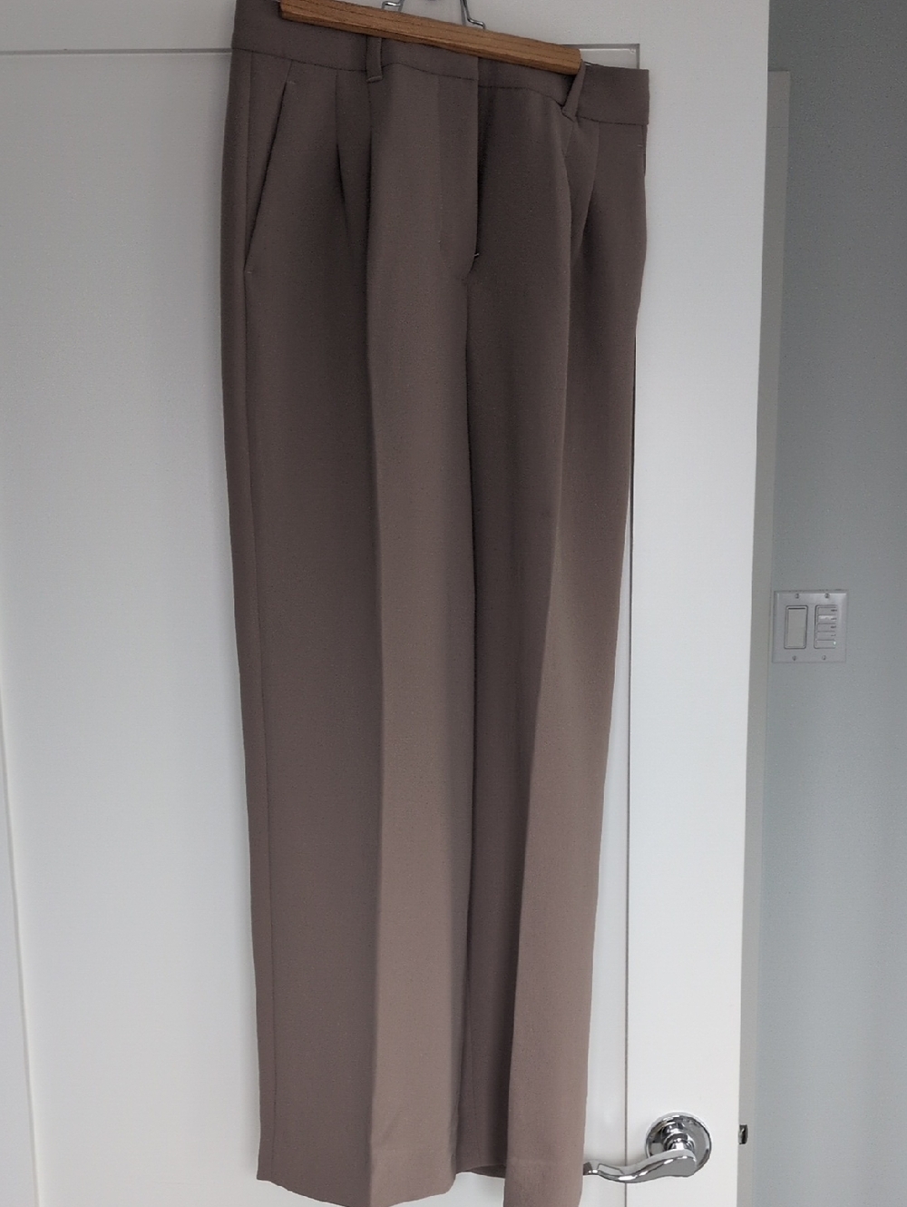 Aritzia Effortless Pant Crepette Nomad Taupe Size 4
